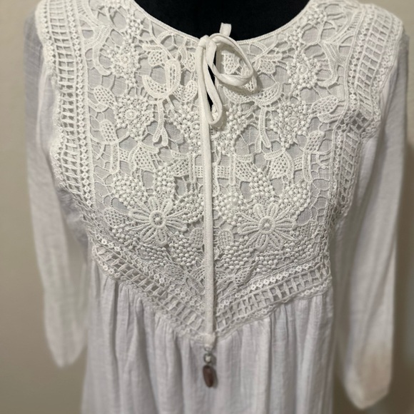 Indigo Rose White Lace Detail Dress Women’s Size Medium. New without tag. - Picture 3 of 4